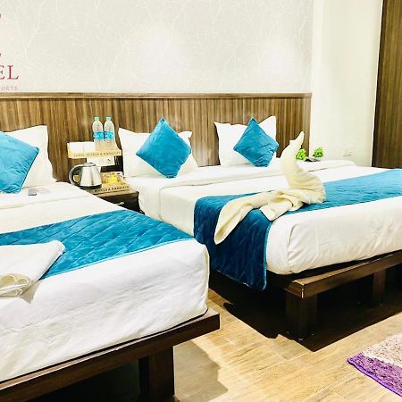 Qotel Hotel Rajouri Garden Above Ritu Marbles, Near Rajouri Garden Metro Station-Couple Friendly New Delhi Extérieur photo