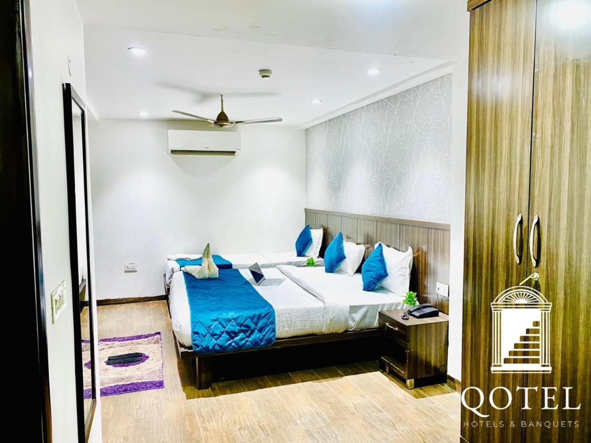 Qotel Hotel Rajouri Garden Above Ritu Marbles, Near Rajouri Garden Metro Station-Couple Friendly New Delhi Extérieur photo