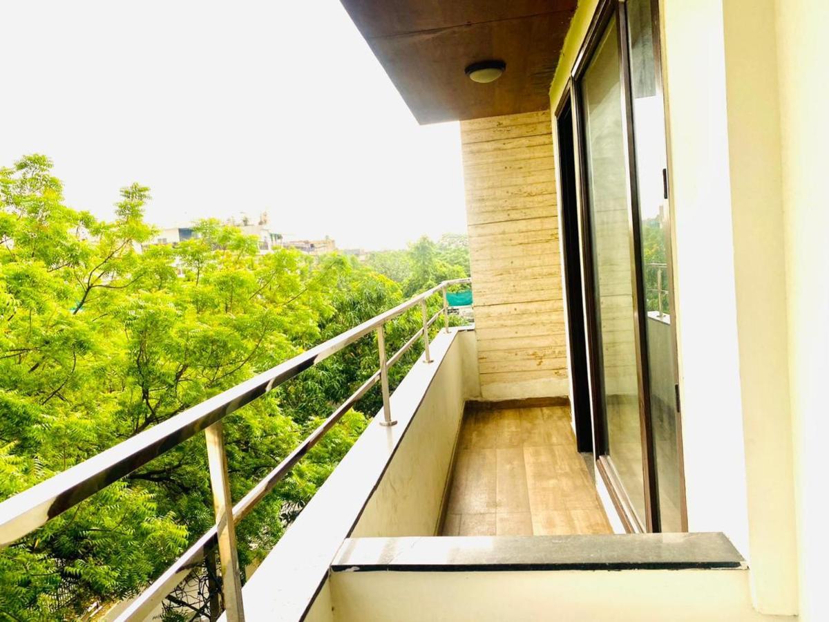 Qotel Hotel Rajouri Garden Above Ritu Marbles, Near Rajouri Garden Metro Station-Couple Friendly New Delhi Extérieur photo